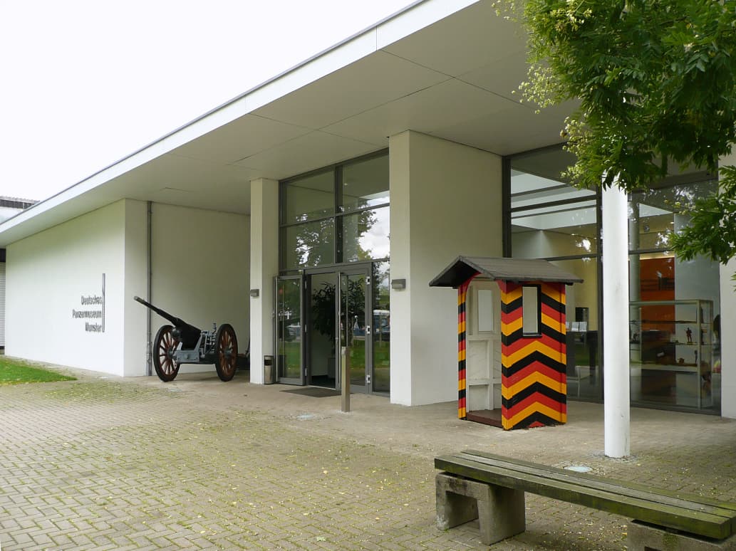 Eingang des Deutschen Panzermuseums Munster